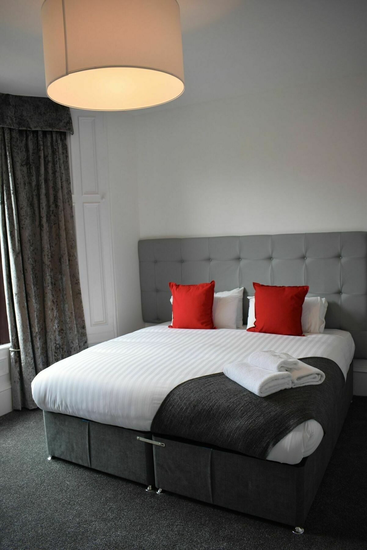 Kelpies Serviced Apartments Фалькирк Экстерьер фото